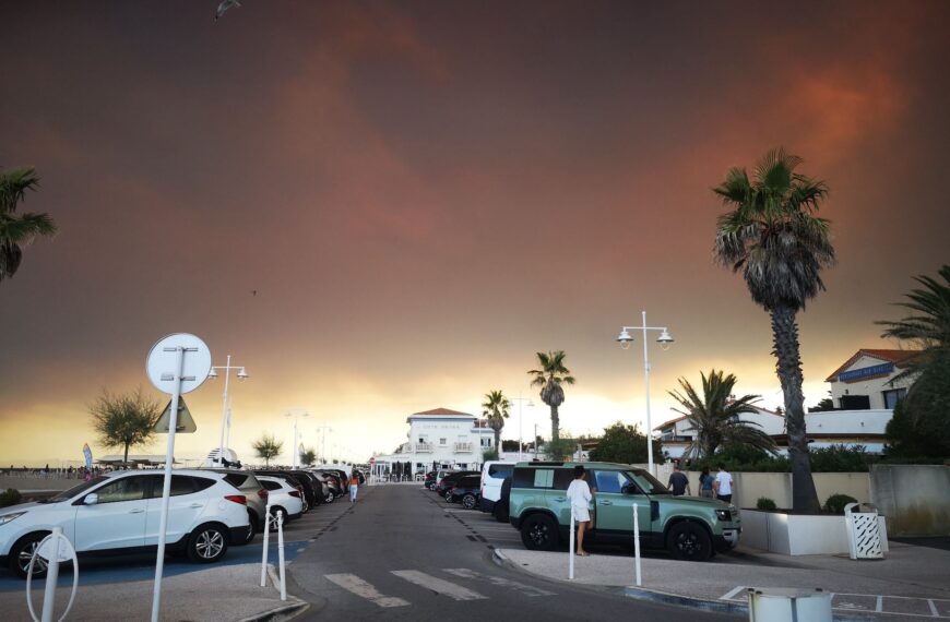 Eye-awful wildfire in France